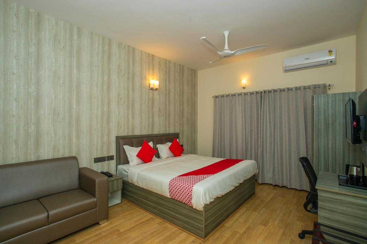 Collection O Premium Eden Au Lac Near Sri Someshwara Swami Temple Bangalore Exterior foto